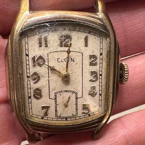 Gold Vintage Elgin watch face